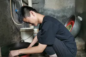 7年前南昌一老汉拾荒为孙儿治病 如今孙儿以583分被南昌大学录取图片