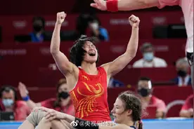 又见读秒反杀！孙亚楠晋级自由式摔跤50公斤级决赛图片