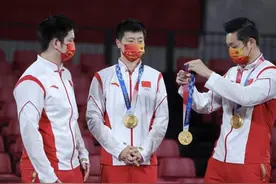 王励勤点评乒乓球男团决赛，樊振东扭转战局奠定基础，许昕今天发挥出色图片