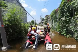 一支民间救援队在河南的11天：他们从洪水里救了2600多人图片