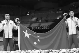 “全能王”曹缘男子10米跳台夺冠图片