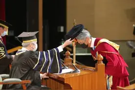 周润发获颁香港浸会大学荣誉博士图片