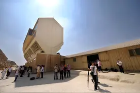 埃及胡夫太阳船搬家图片