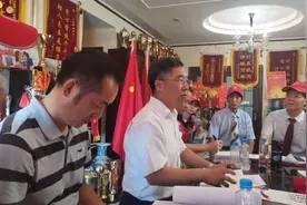 重庆市委宣传部副部长、市文明办主任马岱良调研刘崇和爱心志愿者服务中心 勉励志愿者在新时代志愿服务工作中取得更大成绩图片