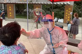 孩子最纯真的表白采集现场医护：阿姨您辛苦了 爱你们图片