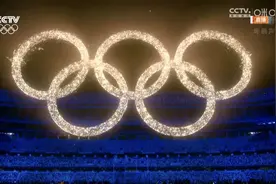 直击东京奥运会闭幕式：体育场出现“光之五环”图片