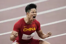 夜读｜努力拼搏是最美姿态图片