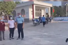 泪目！这临别一跪，20万人点赞图片