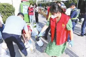 管控小区物业帮居民团购生活物资图片