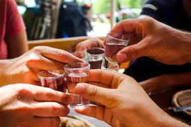 “因为拒绝陪酒，我被公司辞退了”图片