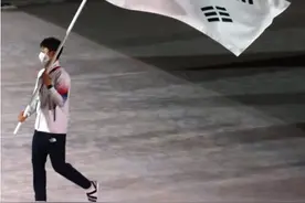 日本故意的？韩媒：东京奥运闭幕式上，韩代表团一出现，画面就切全景图片