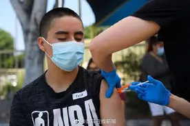 上完课第二天就忘……美国部分青少年称新冠后遗症影响学业图片