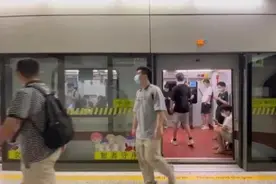 上海地铁“板凳族”上热搜，已经不是第一次了图片