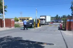 ​停车2分钟收费2元钱，市民质疑经纬创业园停车收费有问题图片