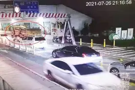 泥头车“蛇皮走位”，肆意冲灯实线变道？司机和公司都被罚图片