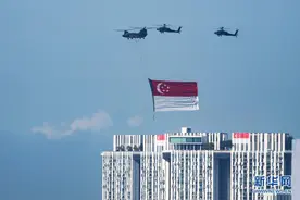 新加坡举行国庆庆典检阅礼图片