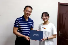 一封加急录取通知书 让病危的妈妈了却心愿图片