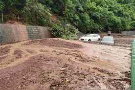 杭瑞高速路泥石流，大理至保山交通中断图片