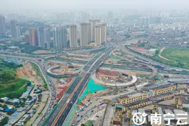 邕宾立交南梧-昆仑主线正式通车 立交范围多条道路实现快速切换通行图片