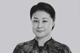 本山传媒众星悼念于月仙，”刘能”王小利泪奔，反问记者：于月仙去世？是不是假的？图片
