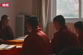 传统与现代结合的藏传佛教僧人成长记视频封面