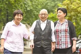 “无论到哪儿，我都是一名医生”图片