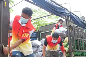 张家界退伍军人组建“战狼爱心联盟”，每天工作18小时协助防疫工作图片