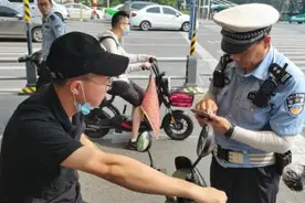 济南骑电动车不戴头盔将被查，“头”等大事做到这些很重要图片
