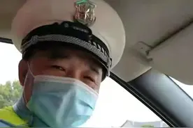 “弃警车”救助生病司机，这位“大叔”火了图片