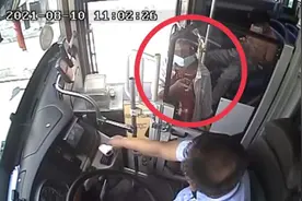 “我狠起来，灭了你！”海口一大妈坐公交拒出健康码辱骂司机，网友：口气比力气大图片