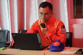 走进距离北移象群最近的人图片