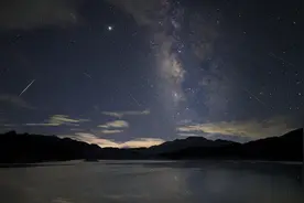 宇航员在空间站上看流星雨，原来这么刺激图片
