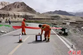 青海格尔木对昆仑山地区开展防汛隐患排查图片