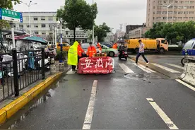 合肥南一环与宁国路交口附近积水退去 堵塞管道已疏通图片