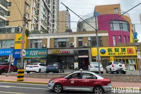 一线探访｜疫情防控升级感冒药如何买？记者探访药店、医院，体温超37℃要到发热门诊图片