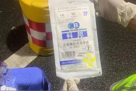 南京战疫 | 爱心女司机开到高速查验点丢下防疫物资就调头，还说自己“走错路了”图片
