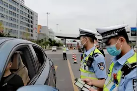 重庆警方：严查驾驶人和前后排乘客不系安全带的违法行为图片