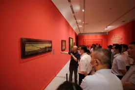 “壮丽航程——庆祝中国共产党成立100周年湖北优秀美术作品展”吸引12万观众观展图片