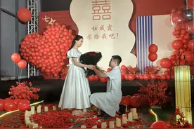 医院求婚 浪漫七夕提前上演图片