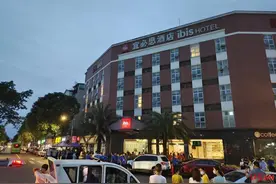 重庆情侣成都遇疫情，酒店被封闭分隔14天 解封日他驾车300多公里来接女友图片