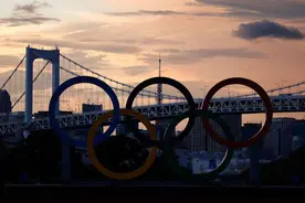 东京奥运会巨型五环标志被移走图片