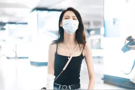 张予曦机场收粉丝送的老陈醋，自嘲：晚餐醋配鱼图片