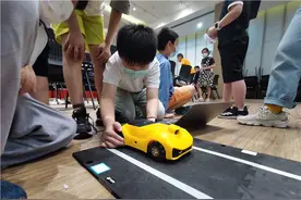 如何让智能车平移、转弯？中小学生初探AI自动驾驶图片