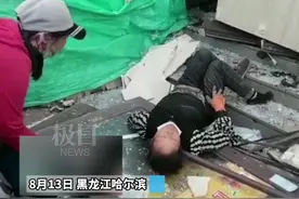 哈尔滨一超市牌匾在拆卸中掉落，致2人受伤图片