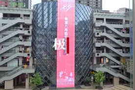 七夕，他们用大屏幕浪漫表白“抗疫中的爱”图片