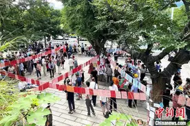 七夕节 福州父母“代理相亲”忙图片