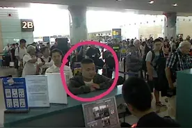@重庆市民，警方正悬赏两万元追逃该男子图片