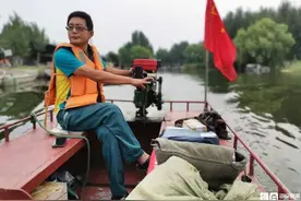 这就是山东丨一个人的“湖上邮路”：14年往返四千余趟33万公里，他用一条船连起7个村图片