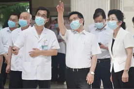 徐州市代市长王剑锋到徐州仁慈医院调研图片