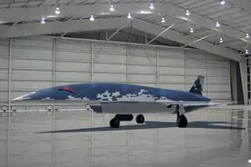 美军低成本隐身无人机曝光 专用于F-22和F-35五代机对抗训练图片